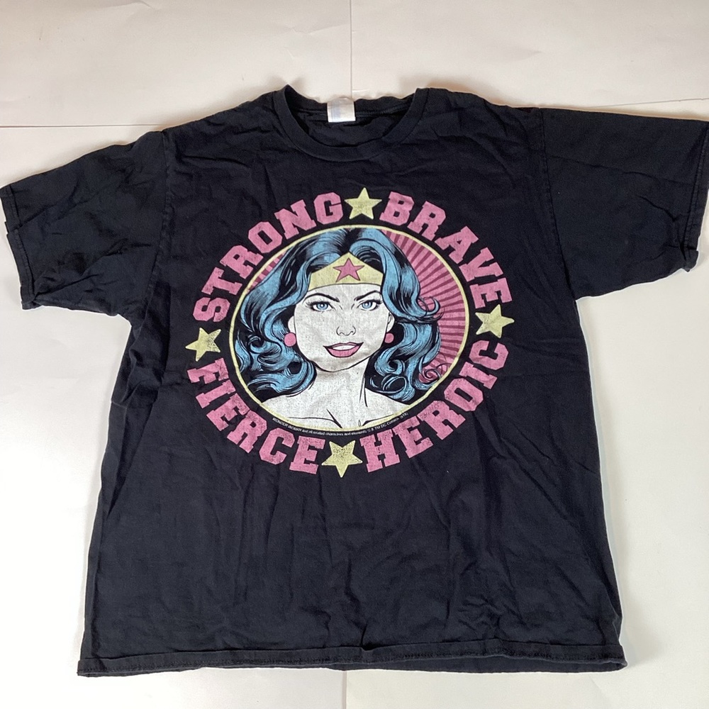 Wonder Woman Womens T Shirt Size Large Stretch Comfort Athletic Crew Neck Marvel